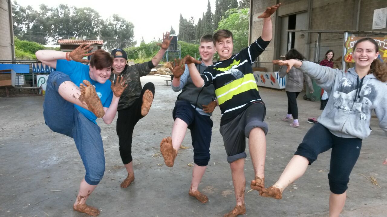 שעת צחוק על הדשא